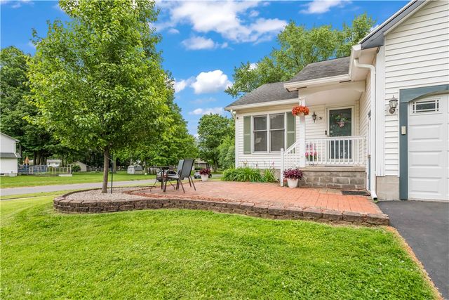 31 Cheshire Lane, Gates, NY 14624