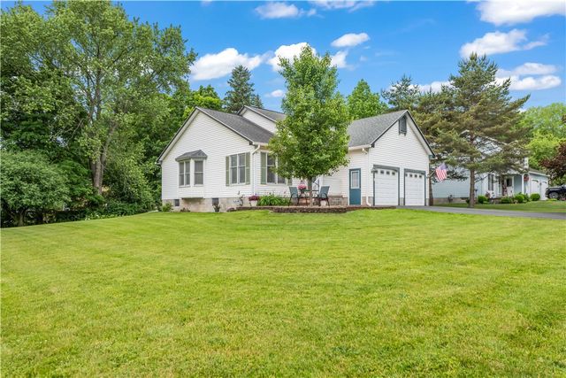 31 Cheshire Lane, Gates, NY 14624
