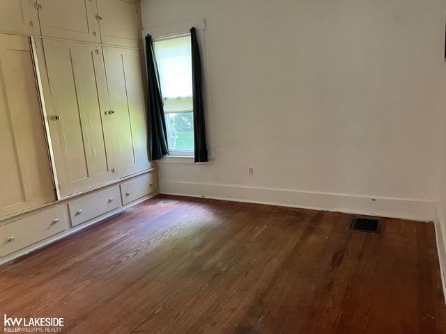 441 E Saint Clair Street, Almont, MI 48003