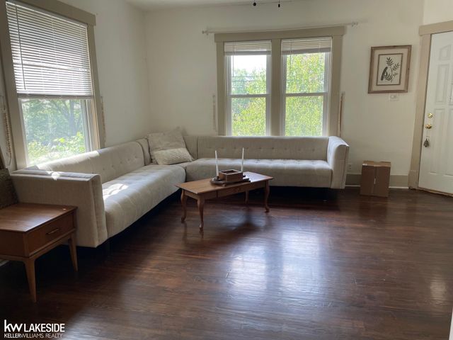 441 E Saint Clair Street, Almont, MI 48003