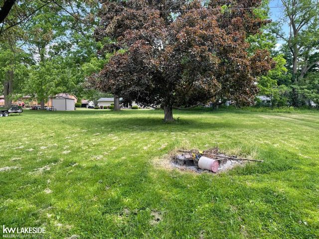 441 E Saint Clair Street, Almont, MI 48003