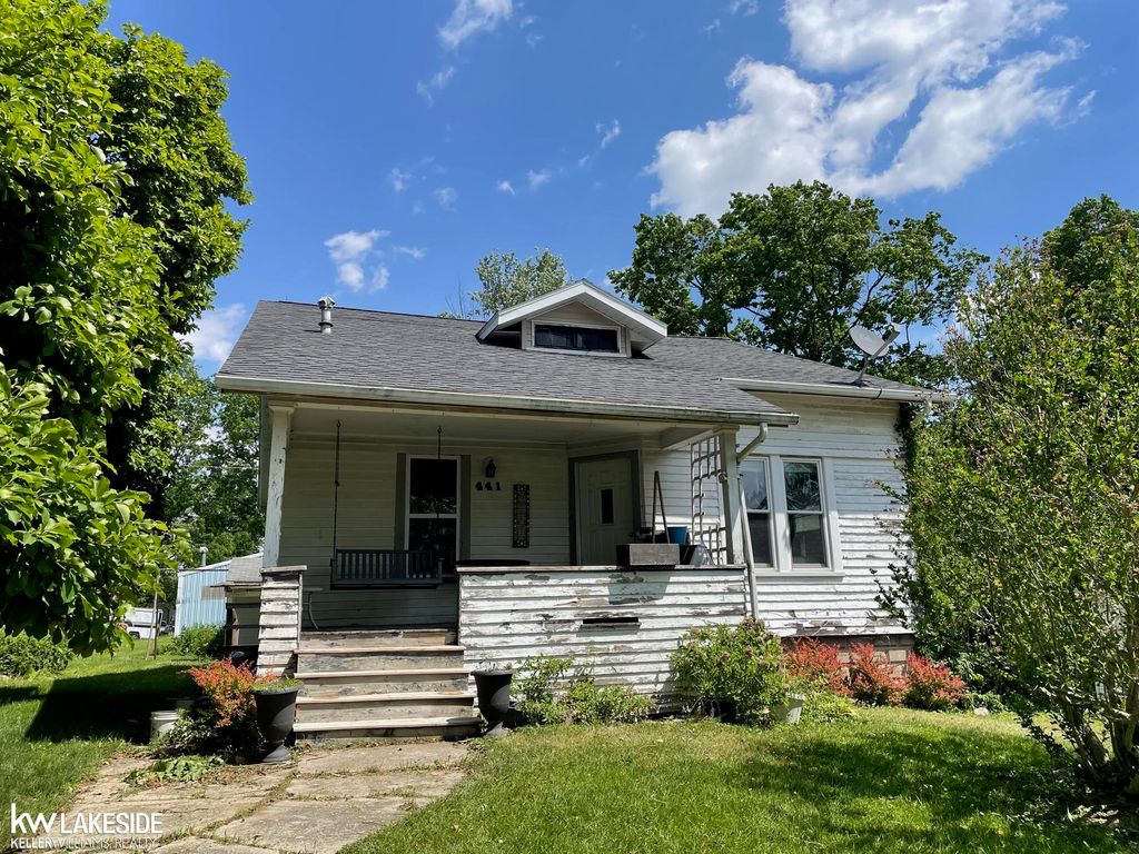 441 E Saint Clair Street, Almont, MI 48003
