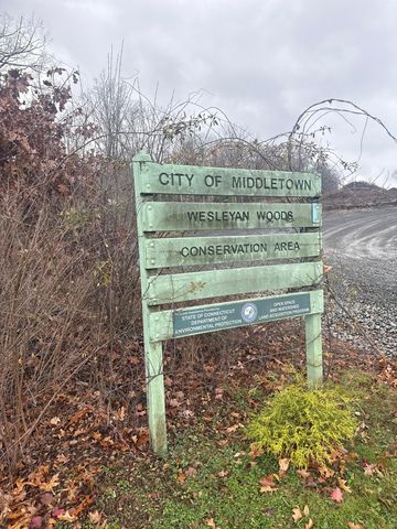 Country Club Rd and Massa Tom Rd Road East, Middletown, CT 06457