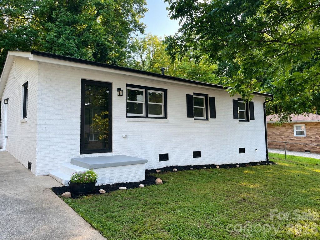 803 Dogwood Drive, Dallas, NC 28034