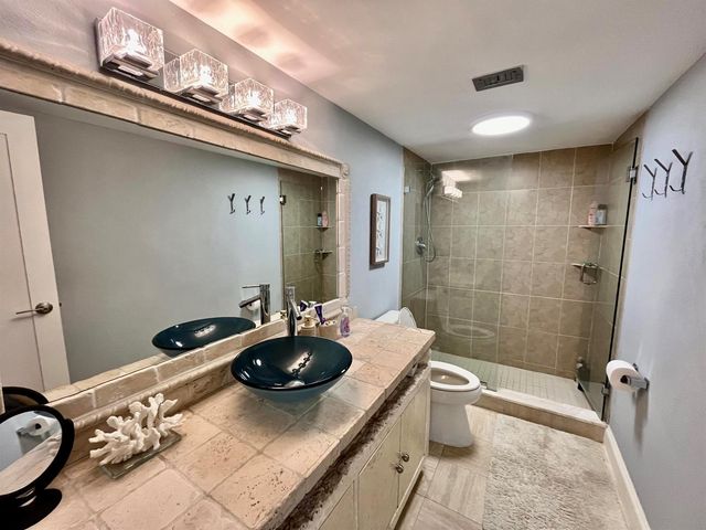 5440 N Ocean Drive 1107, Singer Island, FL 33404