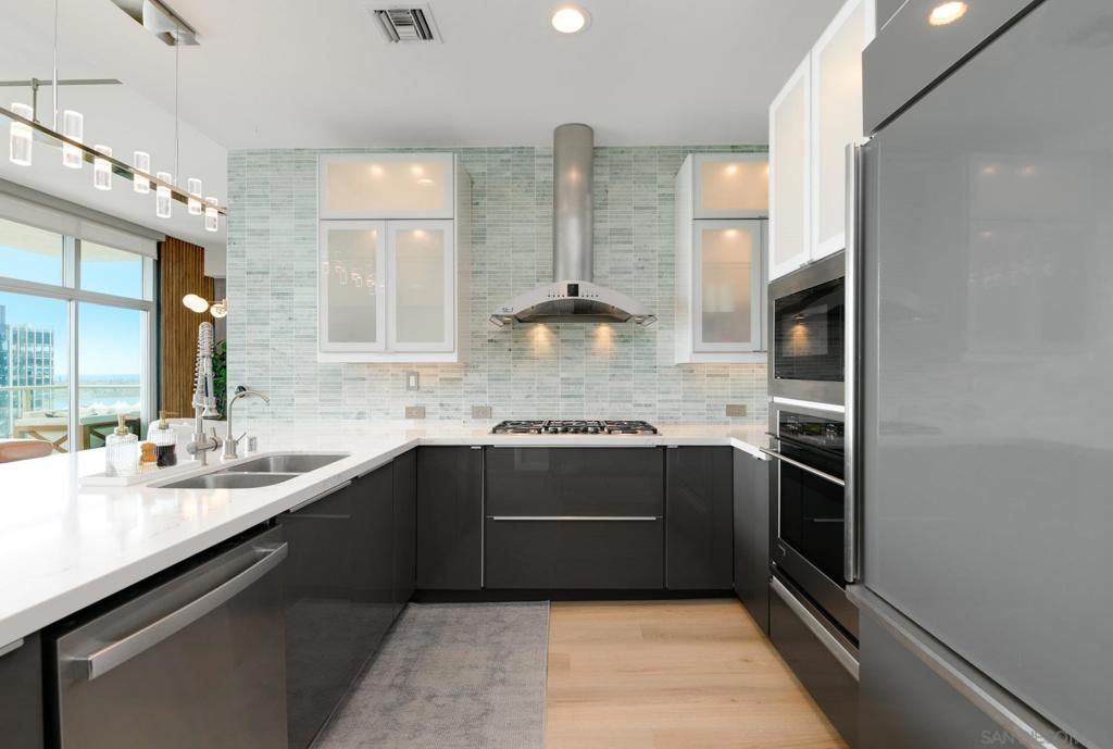 Image 11 of property listing at 800 The Mark Ln 2206, San Diego, CA 92101