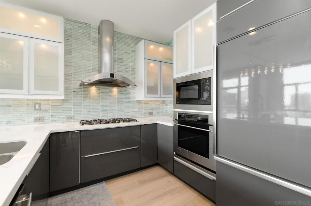 Image 13 of property listing at 800 The Mark Ln 2206, San Diego, CA 92101