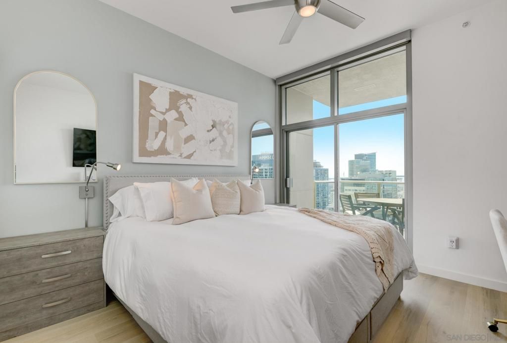 Image 21 of property listing at 800 The Mark Ln 2206, San Diego, CA 92101