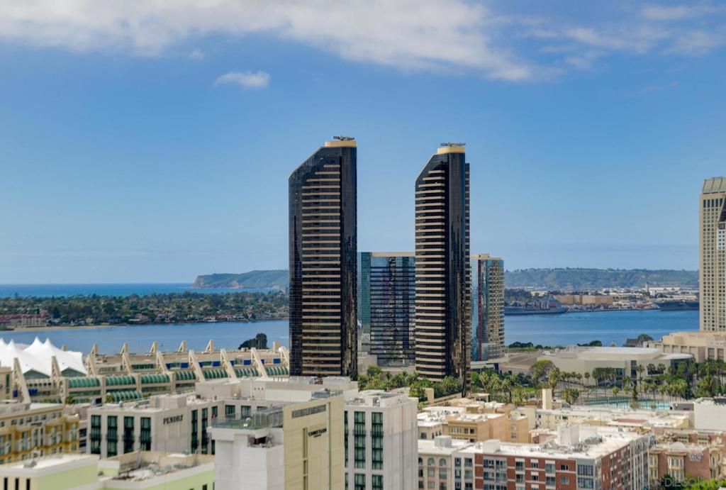 Image 4 of property listing at 800 The Mark Ln 2206, San Diego, CA 92101