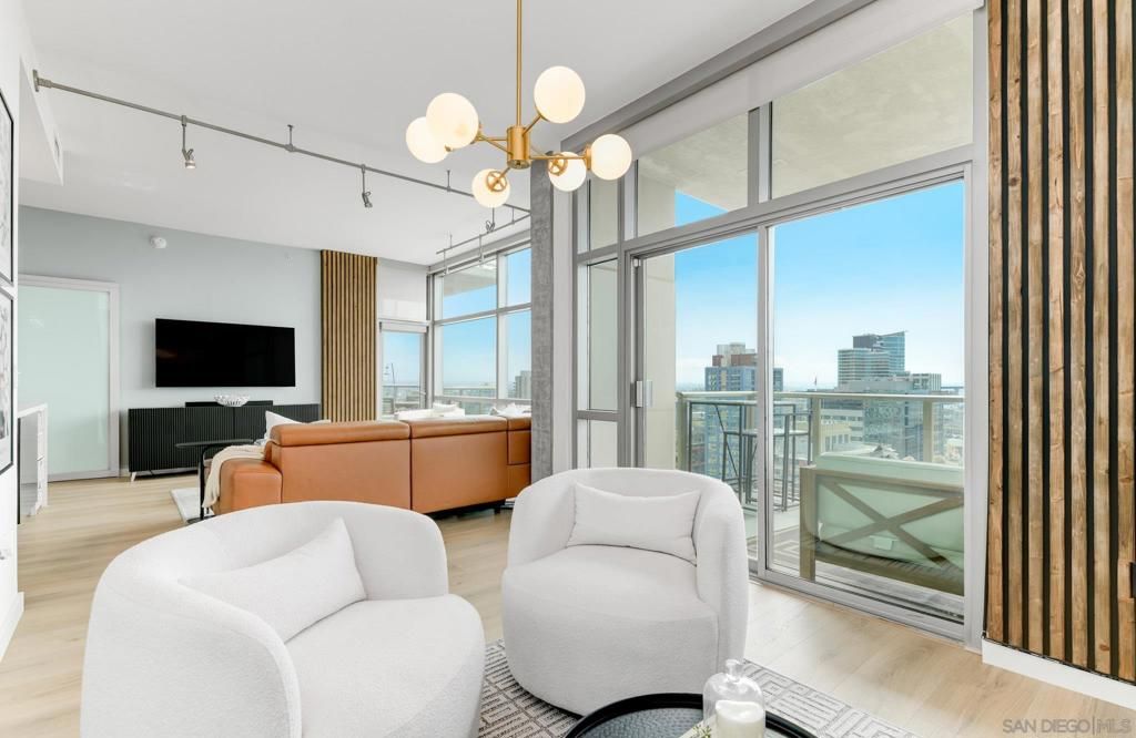 Image 8 of property listing at 800 The Mark Ln 2206, San Diego, CA 92101