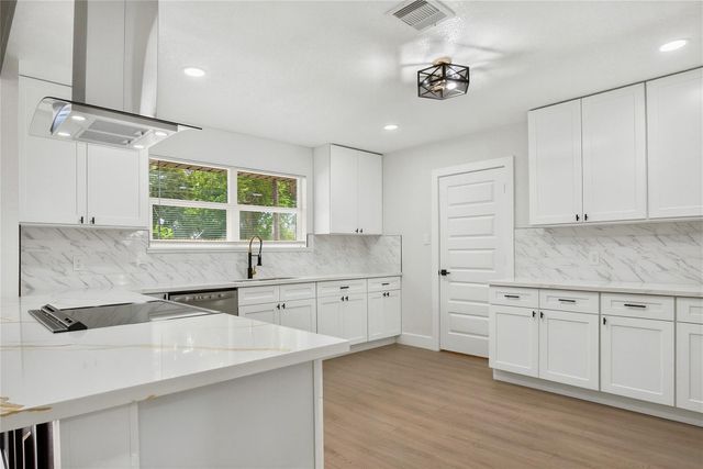 903 Rosewood Drive, Baytown, TX 77520