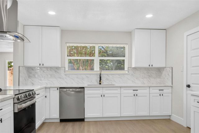 903 Rosewood Drive, Baytown, TX 77520