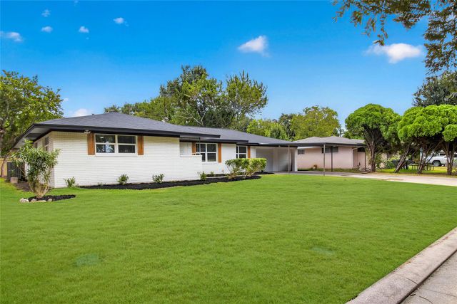 903 Rosewood Drive, Baytown, TX 77520