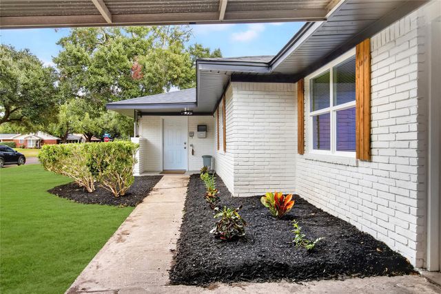 903 Rosewood Drive, Baytown, TX 77520