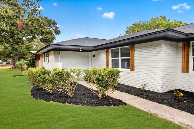 903 Rosewood Drive, Baytown, TX 77520
