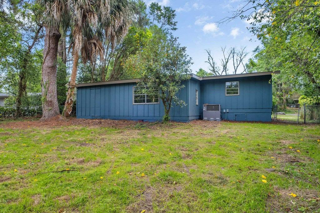 Image 34 of property listing at 2131 Oxford Road, Tallahassee, FL 32304