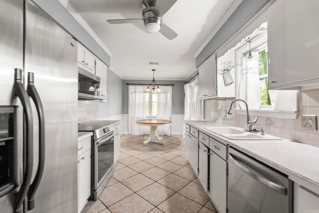 38 White Oak Dr, Conway, AR 72034