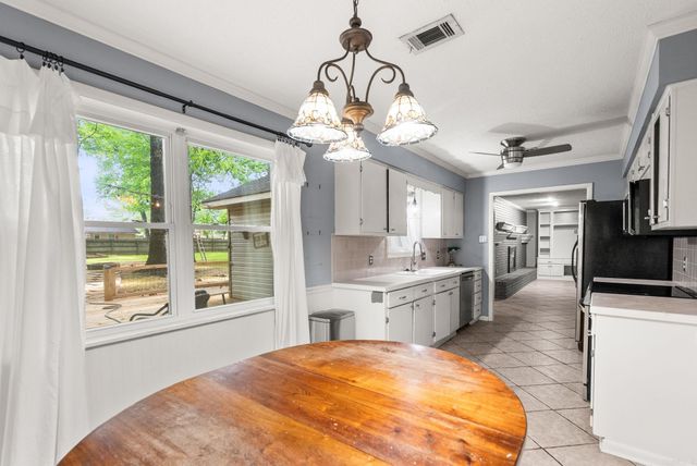 38 White Oak Dr, Conway, AR 72034