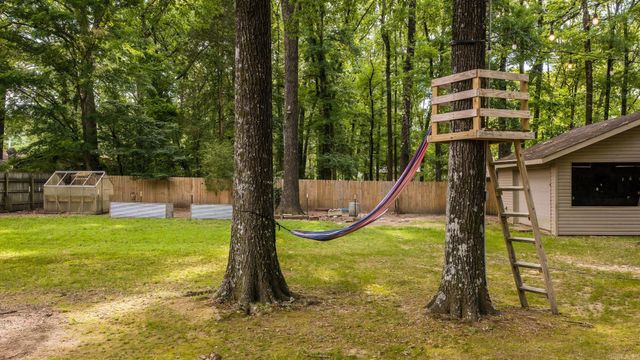 38 White Oak Dr, Conway, AR 72034