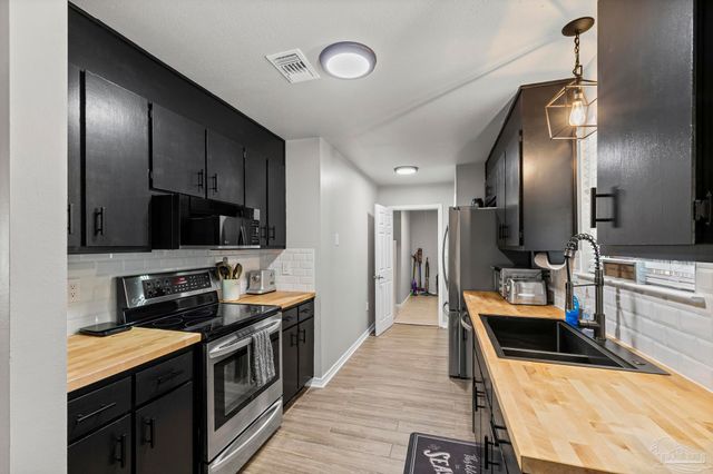 5279 Willard Norris Rd, Milton, FL 32570