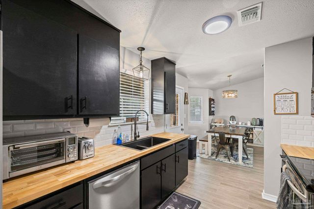 5279 Willard Norris Rd, Milton, FL 32570