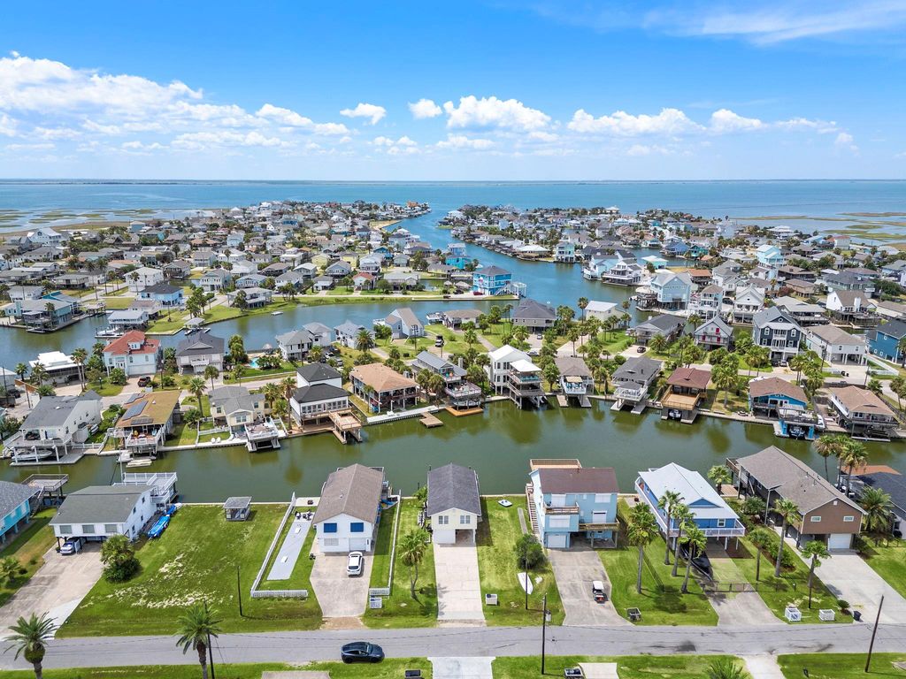 16614 Bahama WAY, Galveston, TX 77554