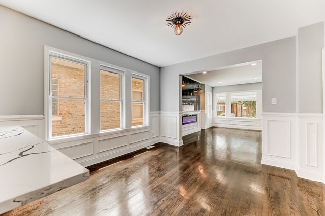 8109 S Marquette Avenue, Chicago, IL 60617