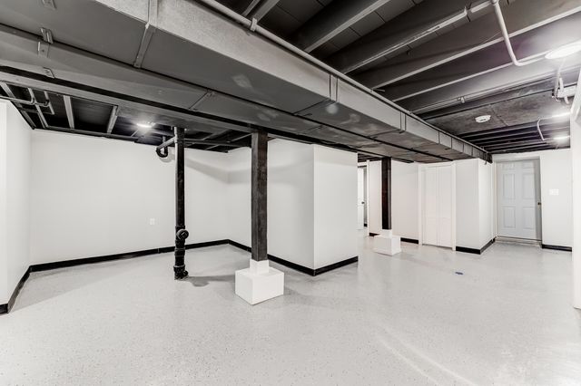 8109 S Marquette Avenue, Chicago, IL 60617