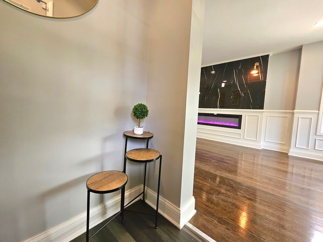 8109 S Marquette Avenue, Chicago, IL 60617