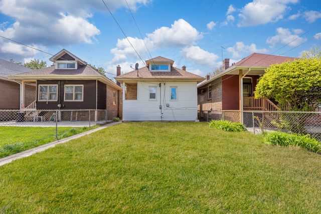 8109 S Marquette Avenue, Chicago, IL 60617