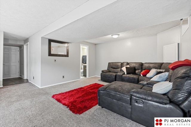 2324 N 113th Street, Omaha, NE 68164