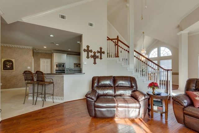801 Steeps Court, Euless, TX 76039