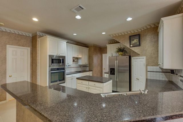 801 Steeps Court, Euless, TX 76039