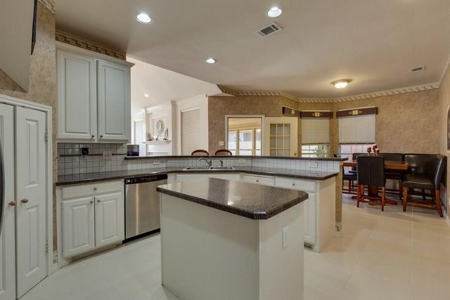 801 Steeps Court, Euless, TX 76039