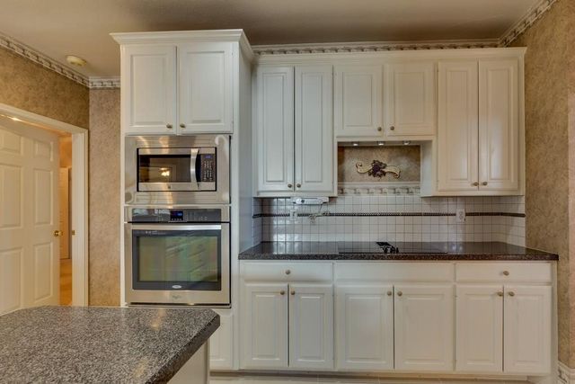 801 Steeps Court, Euless, TX 76039