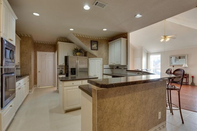 801 Steeps Court, Euless, TX 76039