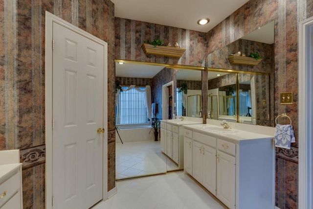 801 Steeps Court, Euless, TX 76039