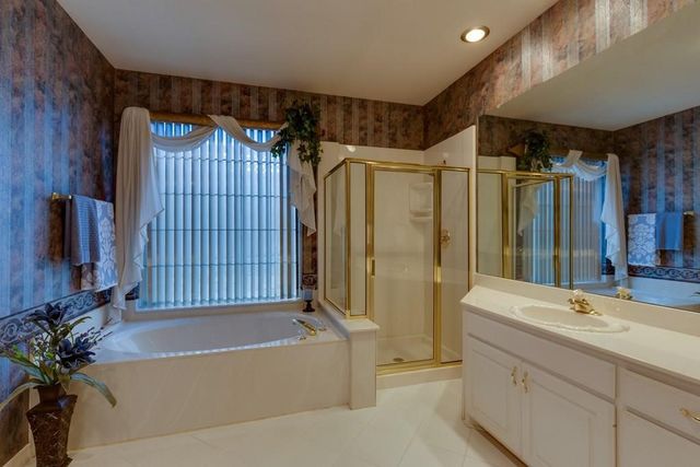 801 Steeps Court, Euless, TX 76039