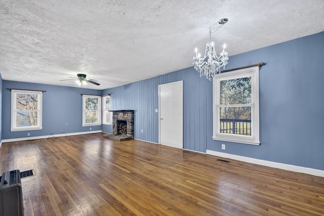 164 Marlette Drive, Mccaysville, GA 30555