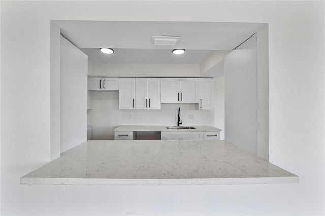 4174 Inverrary Drive 1002, Lauderhill, FL 33319