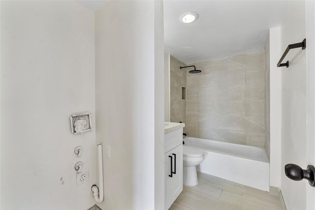 4174 Inverrary Drive 1002, Lauderhill, FL 33319