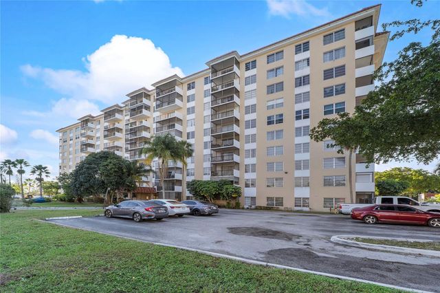 4174 Inverrary Drive 1002, Lauderhill, FL 33319