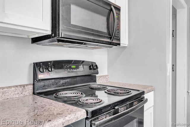 2324 Edwards Street, Grand Blanc, MI 48439