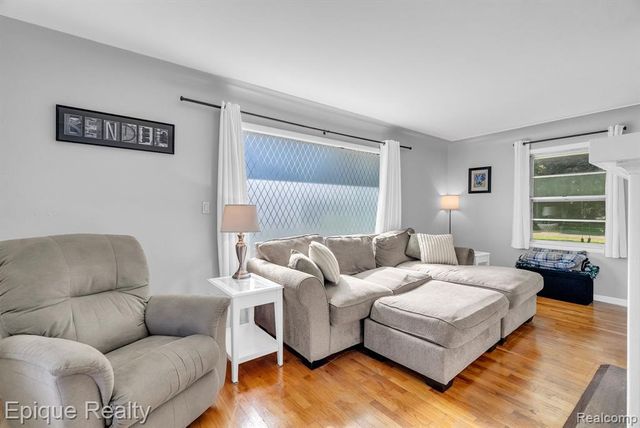 2324 Edwards Street, Grand Blanc, MI 48439