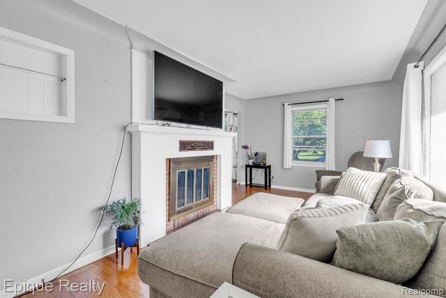 2324 Edwards Street, Grand Blanc, MI 48439