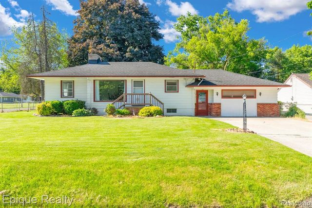 2324 Edwards Street, Grand Blanc, MI 48439