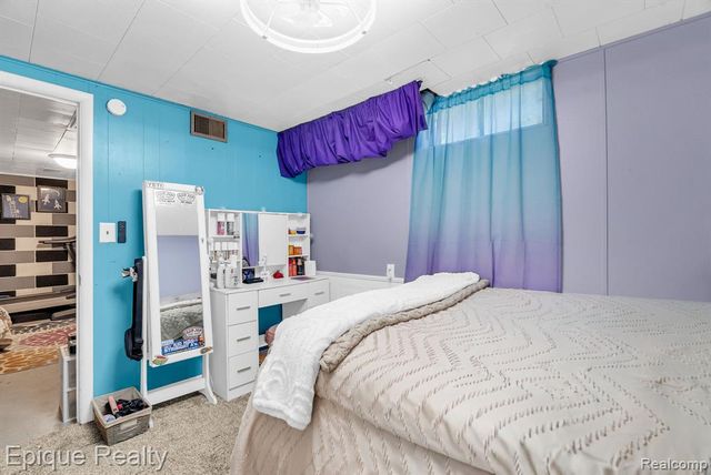 2324 Edwards Street, Grand Blanc, MI 48439