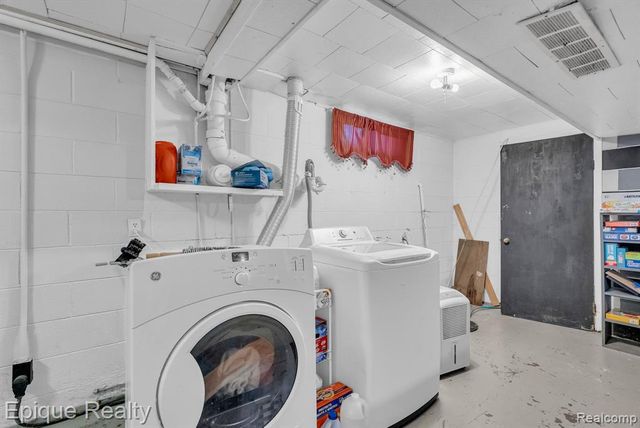 2324 Edwards Street, Grand Blanc, MI 48439