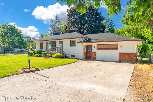 2324 Edwards Street, Grand Blanc, MI 48439