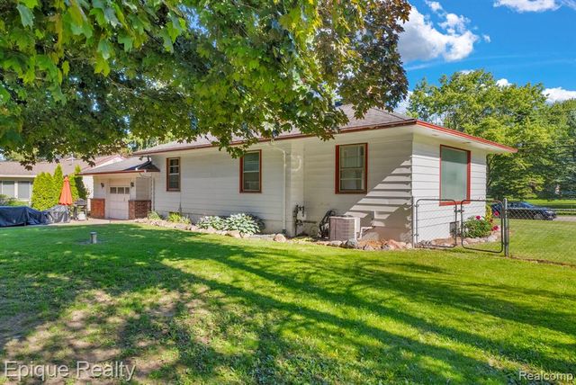 2324 Edwards Street, Grand Blanc, MI 48439